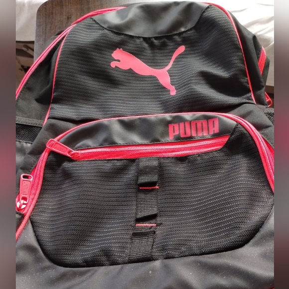 Puma backpack basically new use a few times - Picture 1 of 4